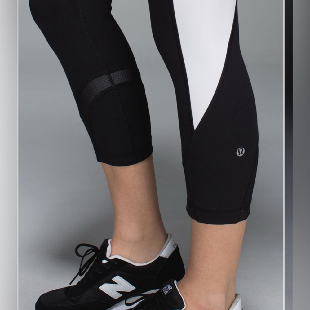 LULULEMON Run: Inspire Crop II *All Full-On Luxtreme
Black / White *RARE * - Picture 3 of 16